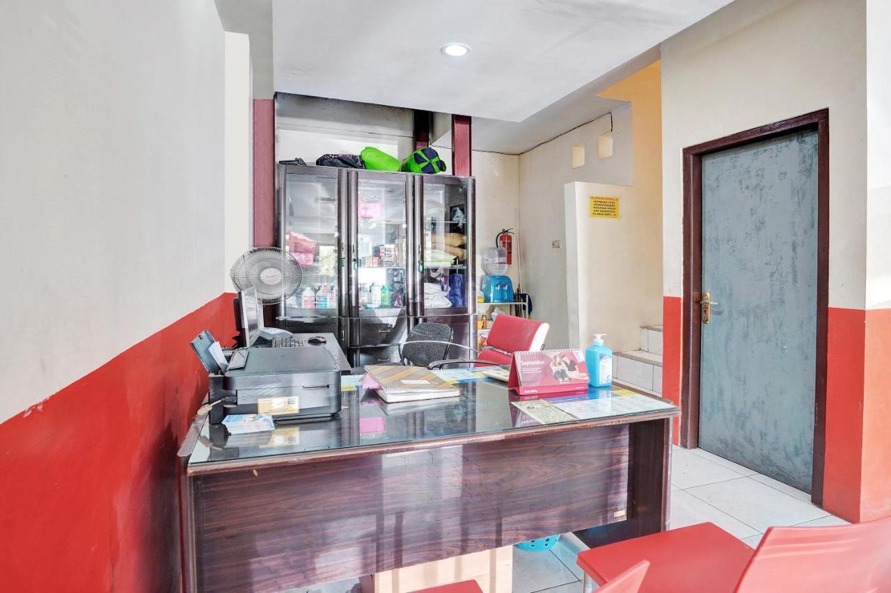 Spot On 90148 Gosepa Mayjend Sungkono Surabaya Exterior photo