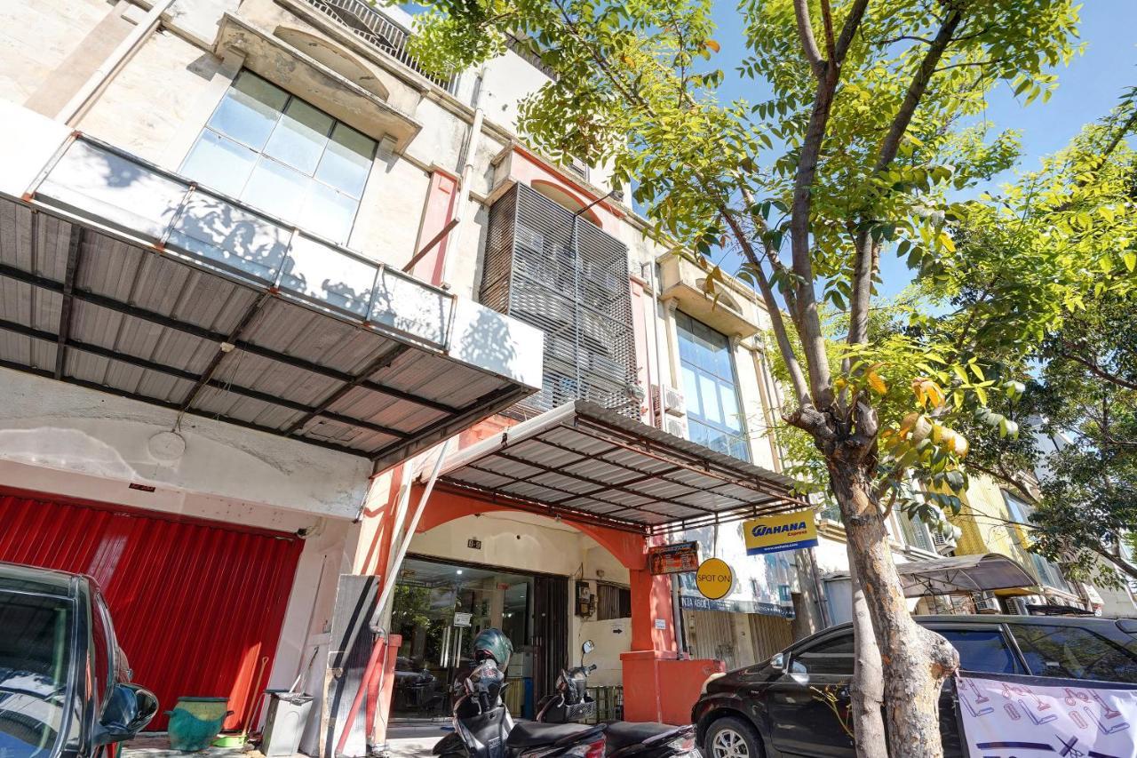 Spot On 90148 Gosepa Mayjend Sungkono Surabaya Exterior photo