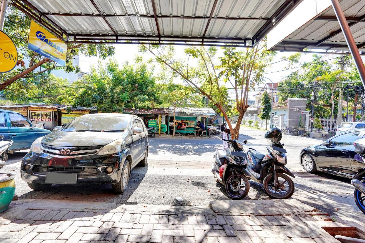 Spot On 90148 Gosepa Mayjend Sungkono Surabaya Exterior photo